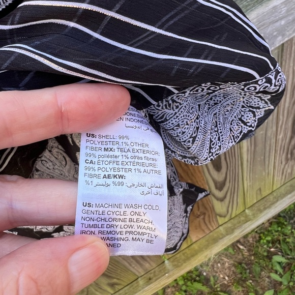 👗Chico’sElegant Black and white Women's Top - Picture 9 of 9